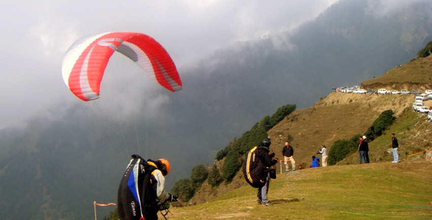 Paragliding in Kangra Valley 