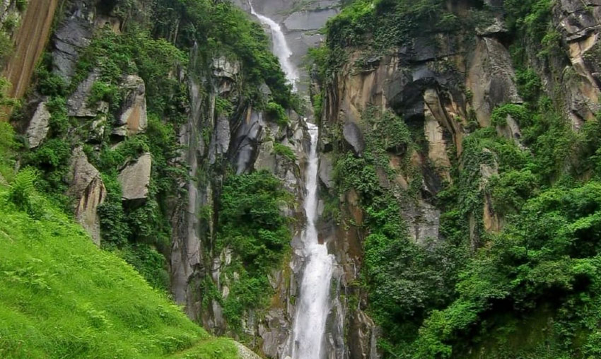 Jogini Waterfalls, Manali